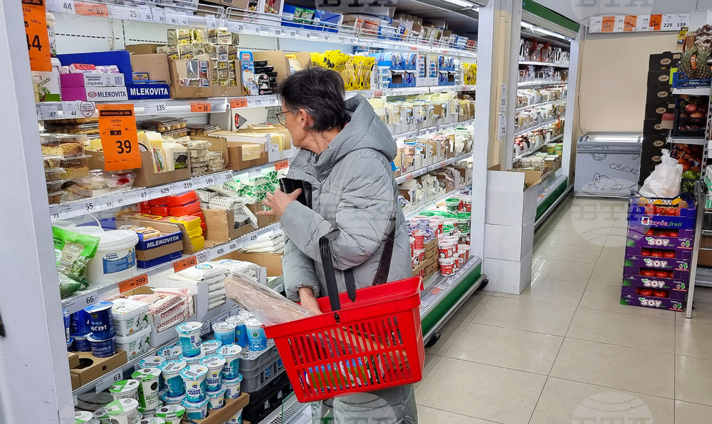 За една година разходите за живот в Северна Македония са се увеличили с 3,3 процента, пише "Дойче веле"