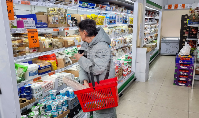 За една година разходите за живот в Северна Македония са се увеличили с 3,3 процента, пише "Дойче веле"