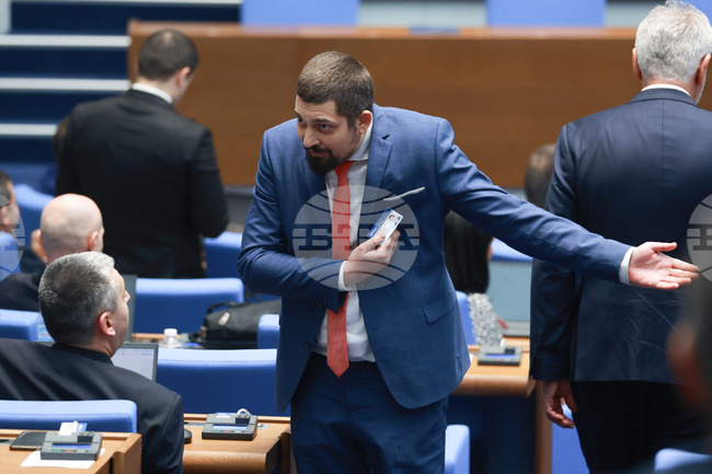 Десет човека от ПП-ДБ не подкрепиха собственото си предложение за създаване на комисия, която да разследва Делян Пеевски, коментира Светослав Тодоров от "Възраждане"