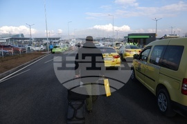 Летище - таксиметрови шофьори - протест