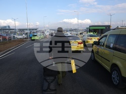 Летище - таксиметрови шофьори - протест