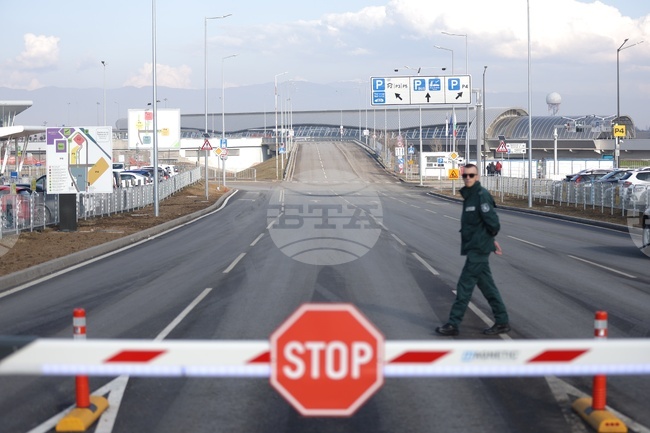 Предстои среща между представители на летище София и на таксиметровия бранш за новата организация на движението пред Терминал 2