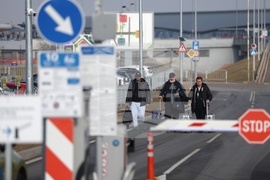 Летище - таксиметрови шофьори - протест