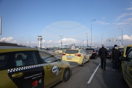 Летище - таксиметрови шофьори - протест