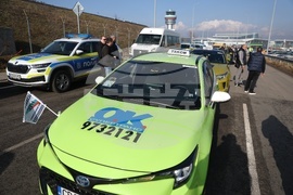 Летище - таксиметрови шофьори - протест