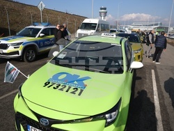 Летище - таксиметрови шофьори - протест