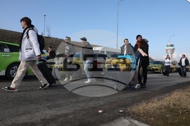 Летище - таксиметрови шофьори - протест