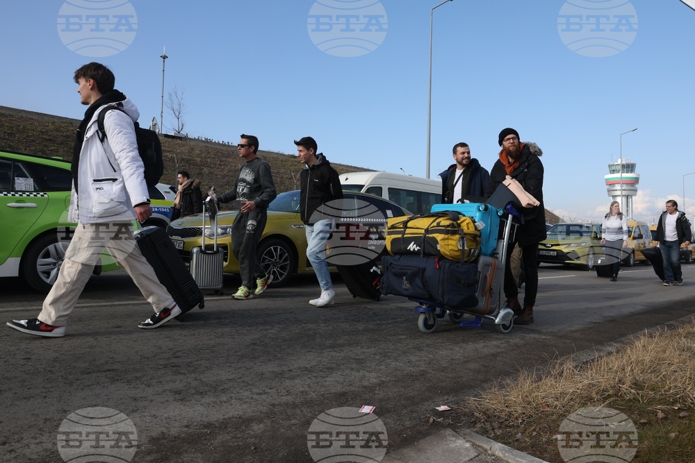 СОФ Кънект и таксиметровите превозвачи се разбраха за промени в организацията на достъп пред Терминал 2 на Летище София