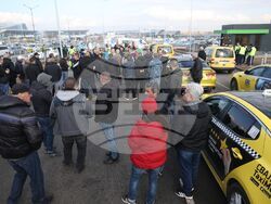 Летище - таксиметрови шофьори - протест