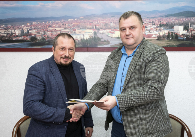 "Асарел Медет" АД сключи дарителски договор с Община Панагюрище за близо 4 млн. лева