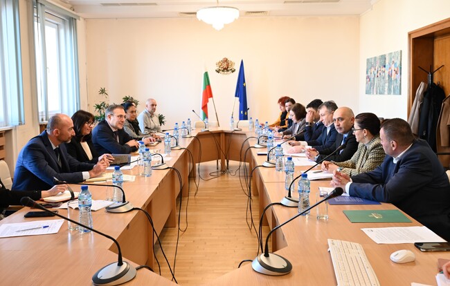 От Програма „Развитие на човешките ресурси“ към нова процедура са насочени 100 млн. лв., за да подпомогнат над 10 хил. души с хронични заболявания