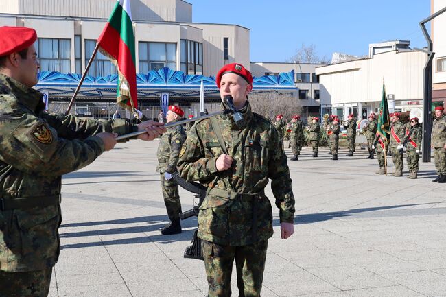 Министерство на отбраната: Новоназначени военнослужещи попълниха редиците на Сухопътните войски