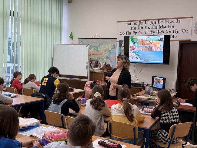 Доц. д-р Росица Владева от Шуменски университет изнесе открит урок пред ученици на училище „Св. св. Кирил и Методий” във Виена 