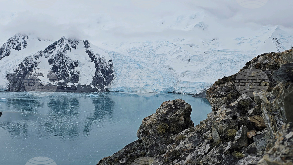 Bulgarian Naval Research Vessel Returns to Bulgarian Antarctic Base on Livingston Island