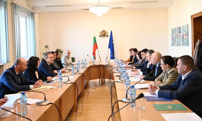 Министър Гуцанов пред НСОРБ: Ще положим всички усилия нито един човек да не остане без необходимата подкрепа