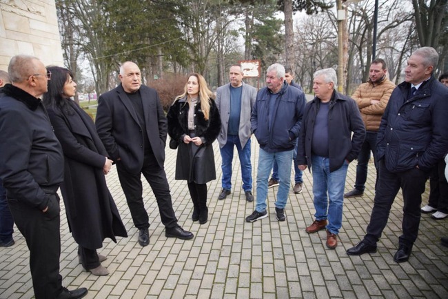 Държавата трябва да се стегне за поне година, за да може да оправим дефицитите, каза Бойко Борисов пред представители на ГЕРБ в Две могили