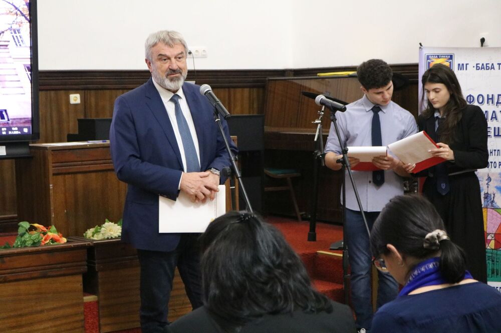 Областна администрация Русе: 27 участници от 4 български града се включиха в националното състезание „Турнир на младите физици“, което се провежда в Русе 