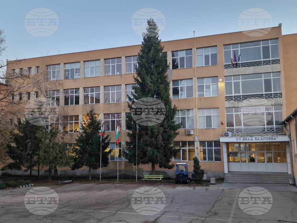 Психолози ще работят със съучениците на починалото във великотърновско училище 9-годишно дете, каза директорът на учебното заведение