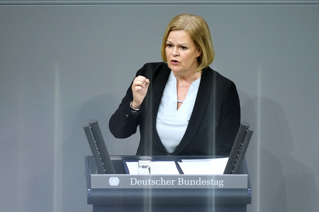 Германия ще направи всичко възможно, за да възобнови депортирането на афганистански престъпници, заяви Нанси Фезер