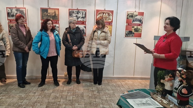 В библиотеката в Търговище представиха пътуващата изложба "Алкохол и амбалаж"