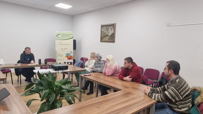 Читателски клуб „Небосклон“ в Регионалната библиотека в Смолян дискутира автори и любими заглавия