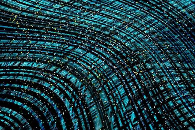 Нова технология проследява загадъчни частици с роля в ефективността на слънчевите клетки