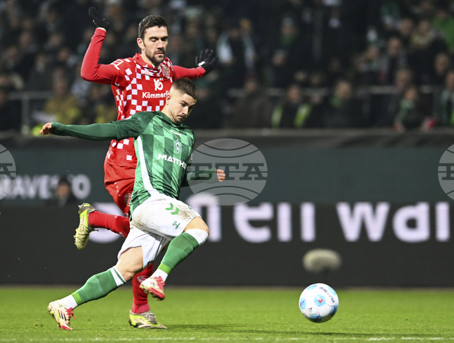 Вердер завърши с девет души домакинството си на Майнц, но успя да спечели