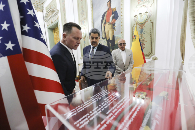 Николас Мадуро е провел "уважителен" разговор с пратеника на Тръмп