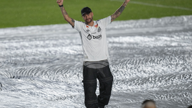 Неймар поднови договора си със Сантос