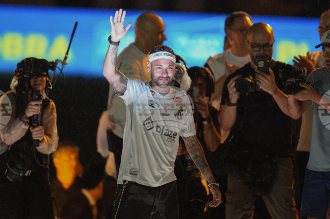 Неймар попадна в групата на Сантос за мача с Ботафого