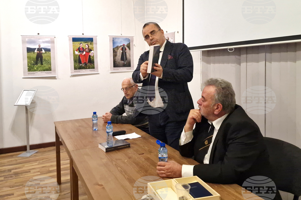 Кирил Москов представи книгата си „Мъдрости от Космоса“ пред самоковската публика