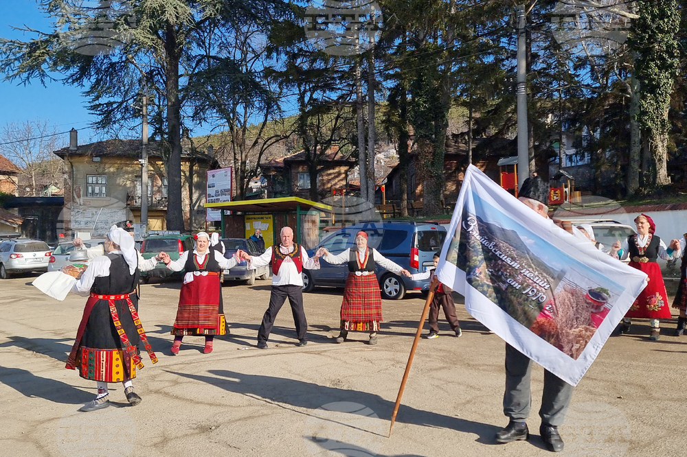 Село Змейово - празник на виното - Цар Трифон