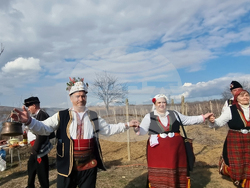 Село Змейово - празник на виното - Цар Трифон