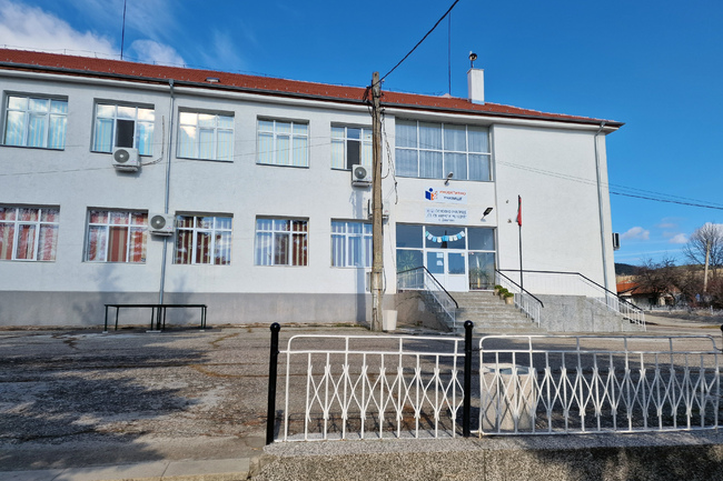 Ученици и преподаватели от училището в с. Дивотино са автори и създатели на новинарска емисия, с която информират за дейността си