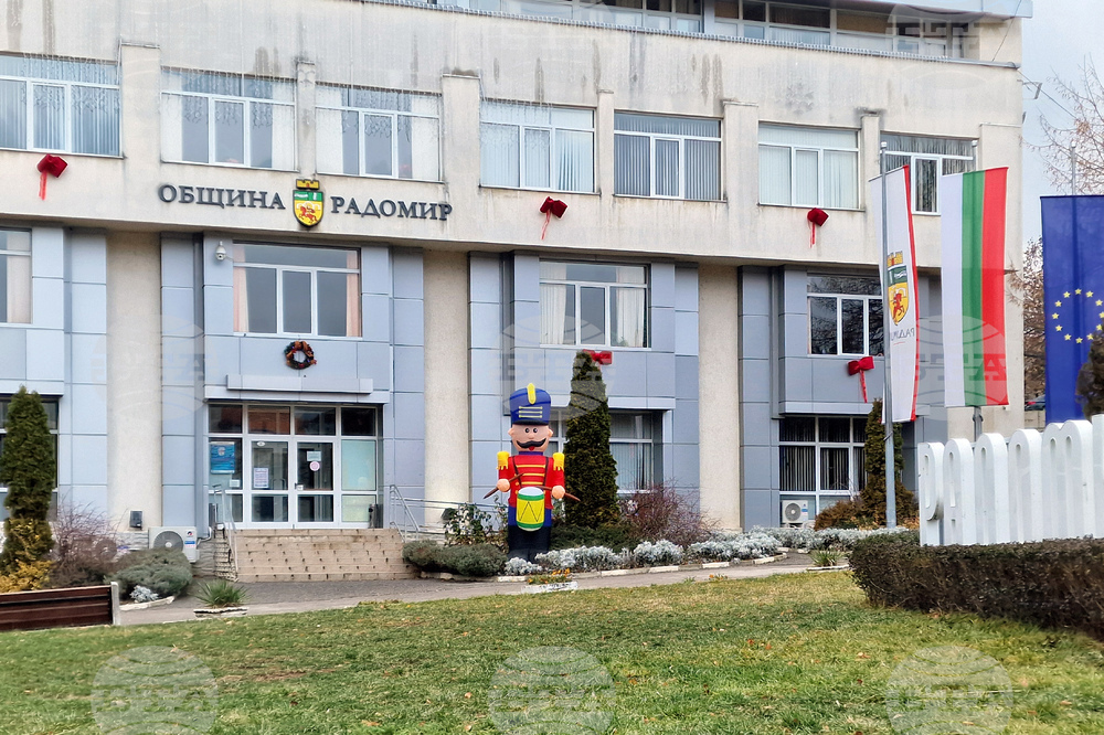 Над 60 деца от Радомир ще получат подарък на адреса, на който живеят, като част от инициативата „Елха на мечтите“