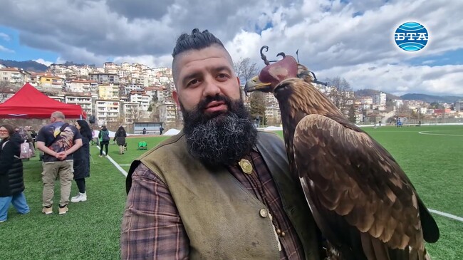 Десетки смолянчани отбелязаха празника на соколарите