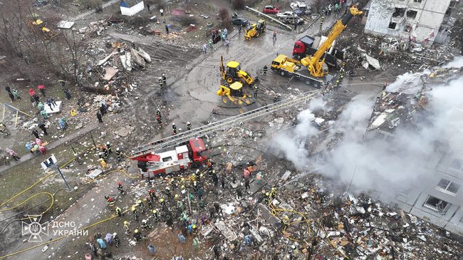 Укринформ съобщи за двама убити и 11 ранени при руски удар с дронове по град Полтава