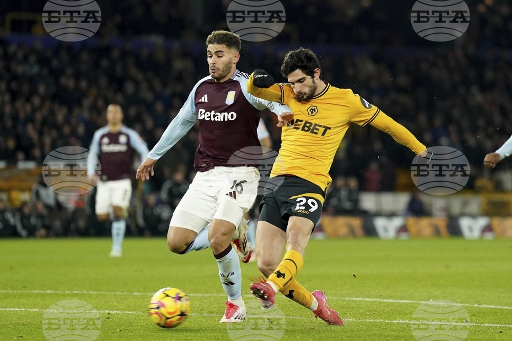 Уулвърхемптън надви Астън Вила и се измъкна от зоната на изпадащите във Висшата лига