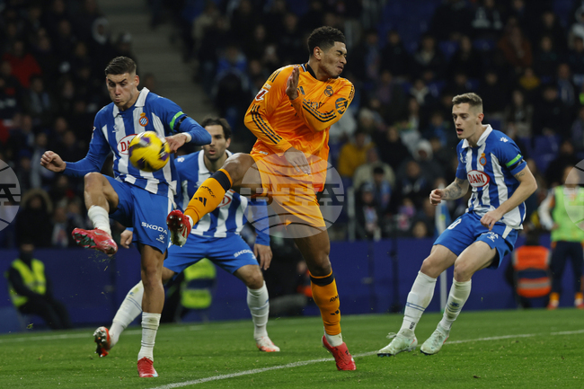 Борещият се за оставането си в Ла Лига Еспаньол победи шампиона и лидер в класирането Реал Мадрид