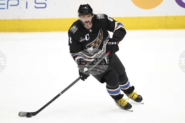 Александър Овечкин се доближи на 18 гола от това да подобри рекорда на Уейн Грецки, но Вашингтон загуби домакинството си на Уинипег