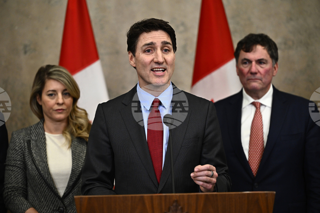 Наложените от Тръмп строги мита предизвикаха паника и осъждане в Канада и Мексико