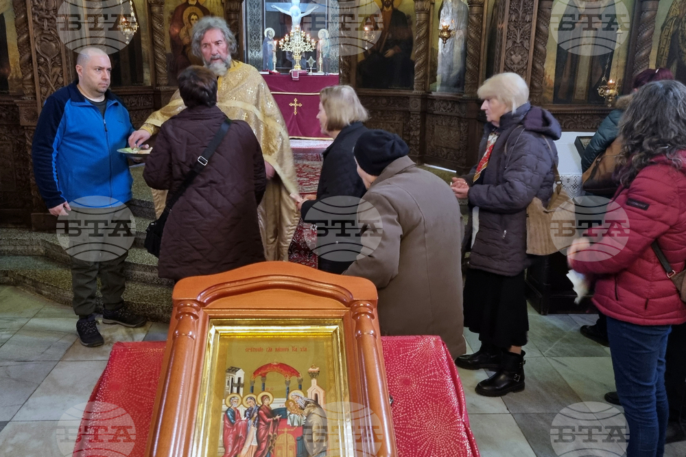 Христос ни подава ръка, дано разберем неговия повик, каза в словото си към миряните в Търговище отец Славчо Проданов на Сретение Господне