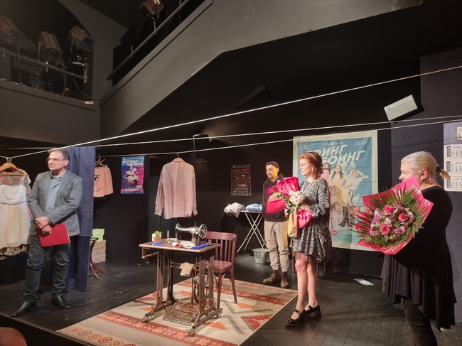 Този спектакъл е създаден от хора, които се обичат, каза директорът на Плевенския театър на премиерата на „Не, аз благодаря“