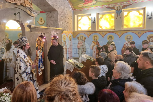 Патриарх Даниил отслужи света литургия за празника Сретение Господне в Земен