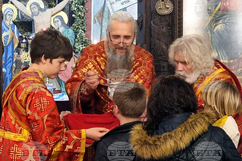 Нека децата ни бъдат винаги пред очите на Господ, каза отец Златко в храма "Св. св. Архангели Михаил и Гавраил" в Хасково