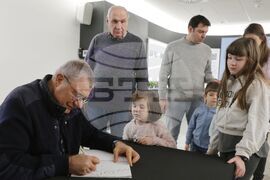 „Антарктида - бяла приказка. Историята на пингвина Гошо” - книга - представяне