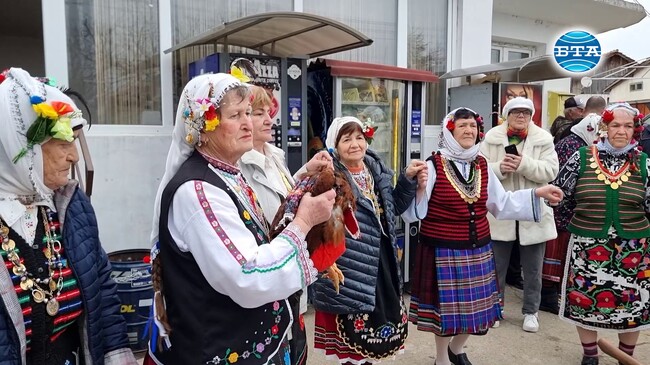 На втори февруари във Варненско почитат легендата за петела, спасил с кръвта си преди векове мъжките рожби