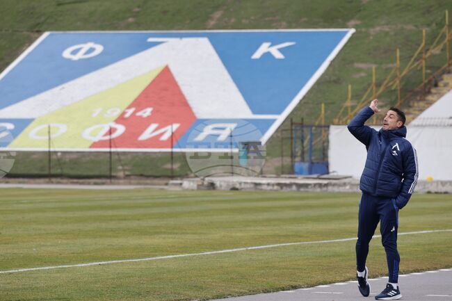 Хулио Веласкес определи футболистите си за домакинството на Левски срещу ЦСКА 1948