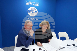 Национален пресклуб на БТА Анкара - гоблени - изложба 