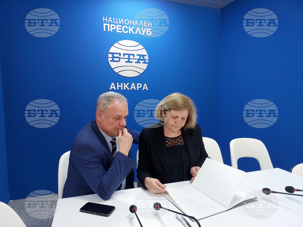 Национален пресклуб на БТА Анкара - гоблени - изложба